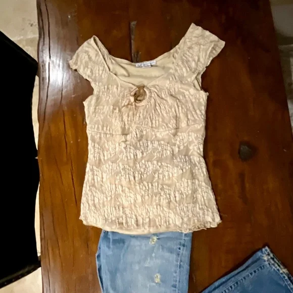 Dressbarn  Beige Stretchy Lace-like On or Off Shoulder Sz Medium - Picture 3 of 9